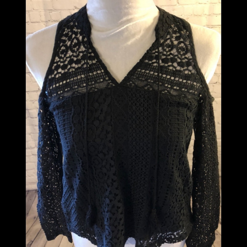 EUC Hollister black lacy cold shoulder top - XS - Picture 2 of 6